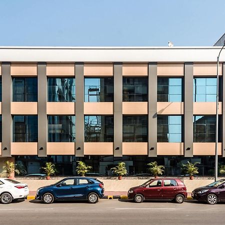 Super Capital O Hotel Konar Inn Turambhe Zewnętrze zdjęcie