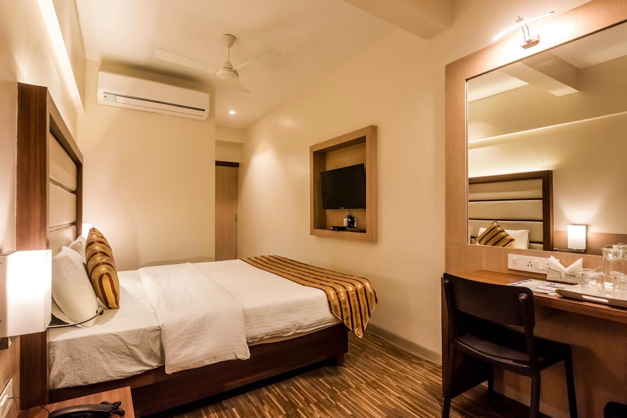 Super Capital O Hotel Konar Inn Turambhe Zewnętrze zdjęcie