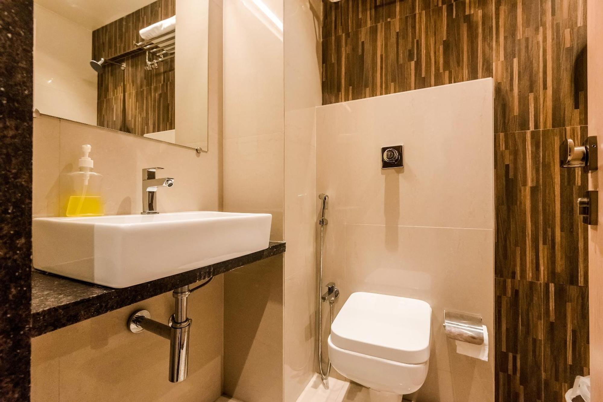 Super Capital O Hotel Konar Inn Turambhe Zewnętrze zdjęcie