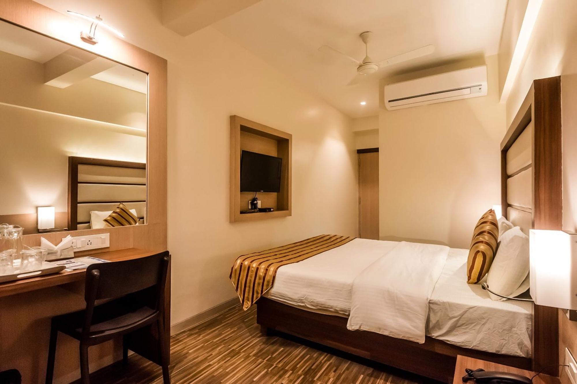 Super Capital O Hotel Konar Inn Turambhe Zewnętrze zdjęcie