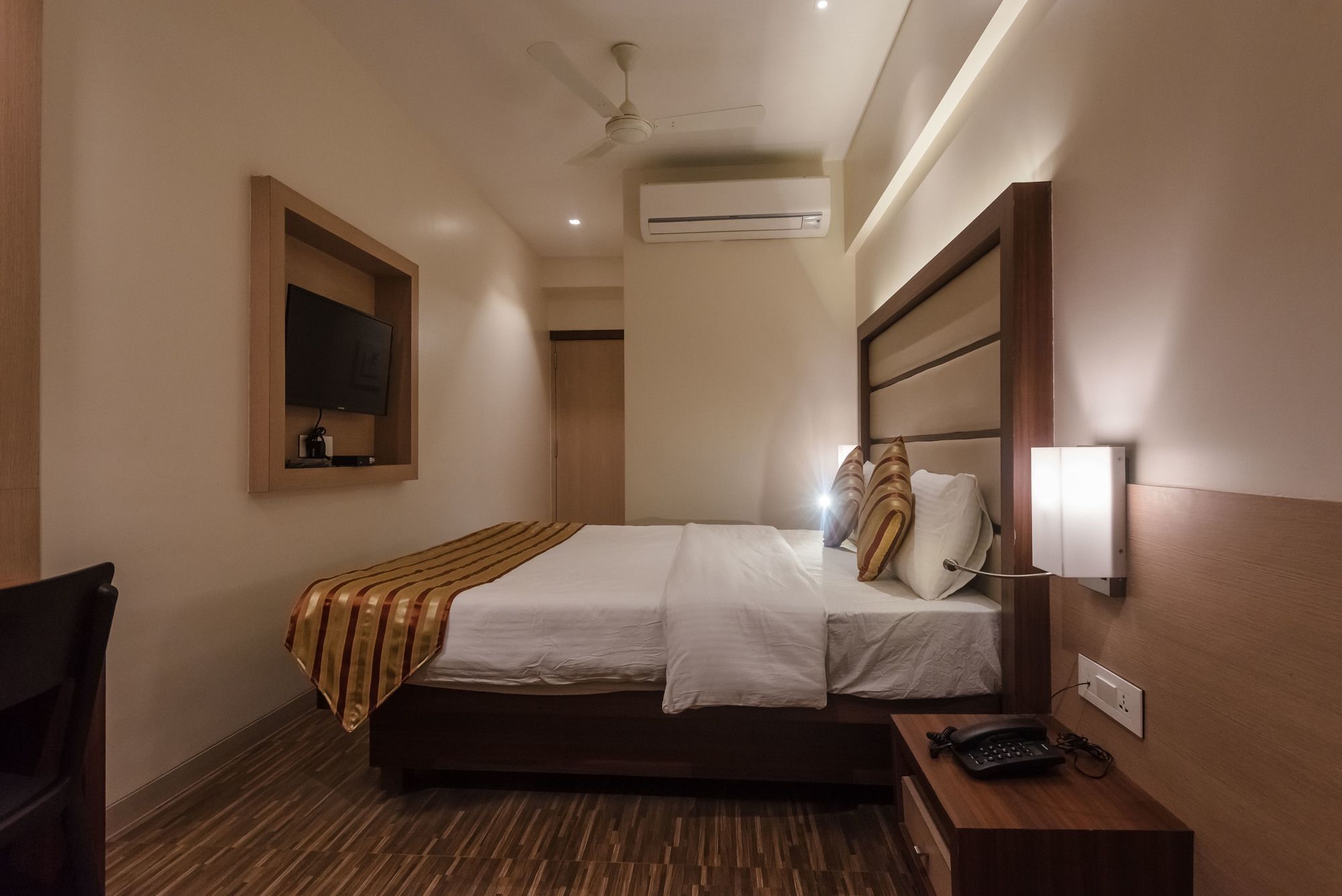 Super Capital O Hotel Konar Inn Turambhe Zewnętrze zdjęcie